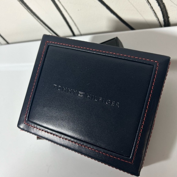 NEW Tommy Hilfiger Brown Leather Wallet with RFID Protection, Navy Gift Box - Picture 7 of 7